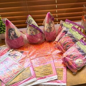 Bratz Party Bundle 3 table covers 24 horns 24 hats, stickers 8 bags